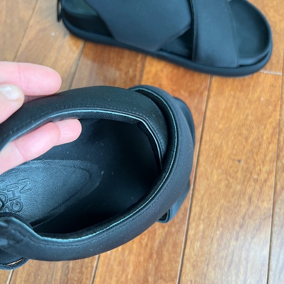 Neoprene 🌊 impossibly cool slides - Picture 8 of 9